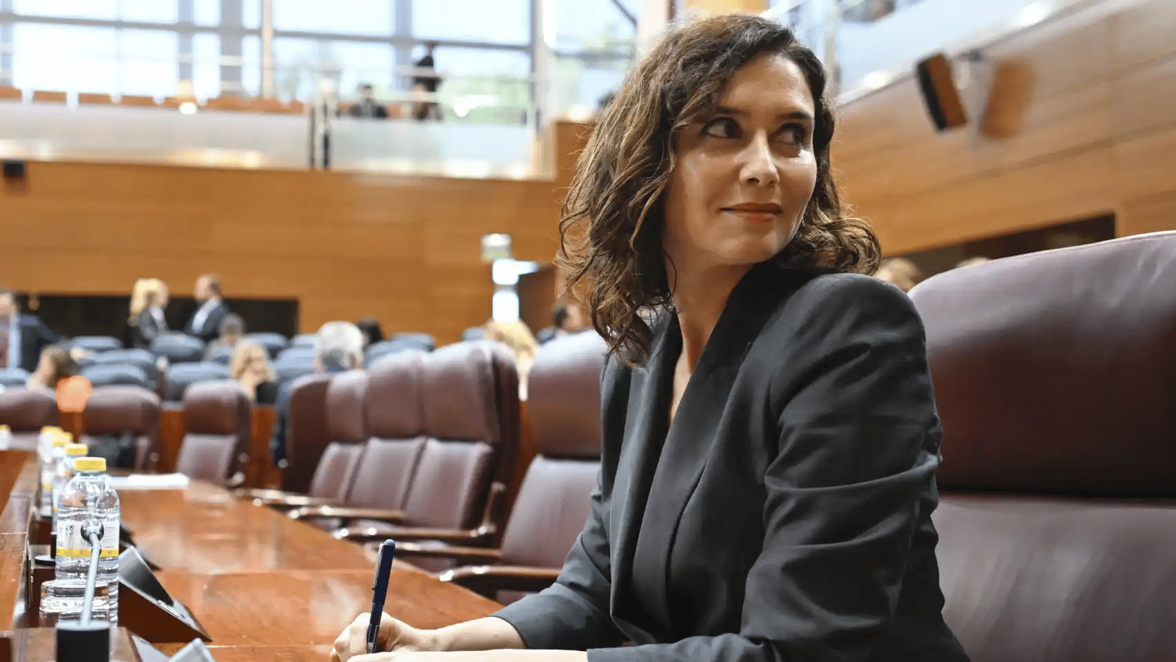 Ayuso protegerá la cruz del Valle de los Caídos para blindarla de la Ley de Memoria de Sánchez