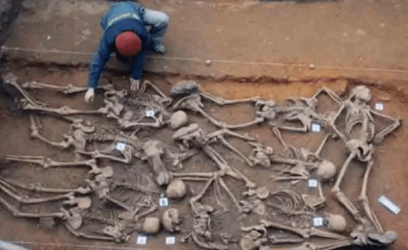 Las exhumaciones revolucionarias (III fases)
